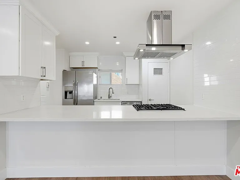 1120 Irolo St #102 — Photo 3