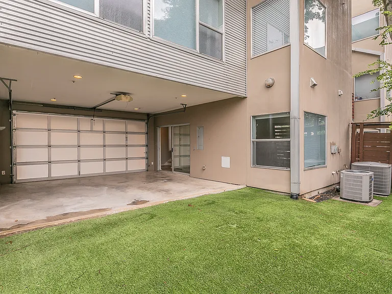5205 Capitol Ave #6 — Photo 2