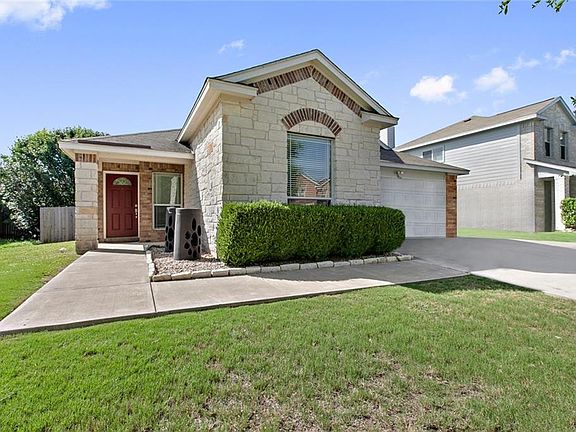 2nd image of 221 Bloomsbury Dr