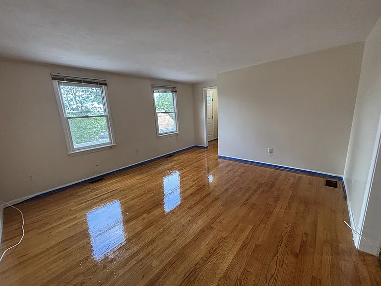 118 Montclair Ave — Photo 2