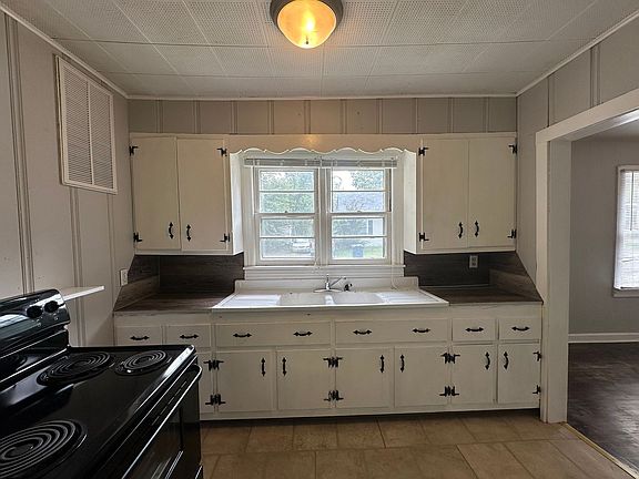 3rd image of 700 Sycamore St #530