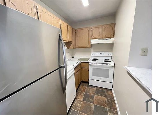 3rd image of 2102 Tower Blvd APT 303