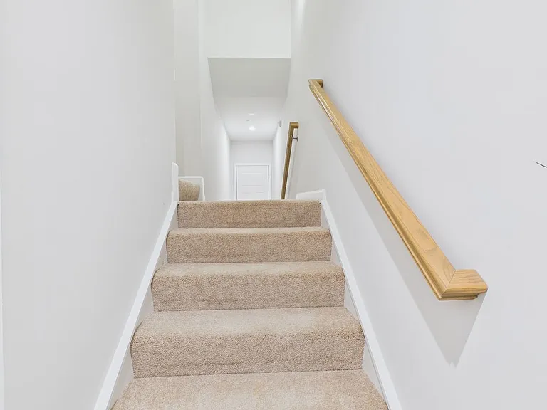 642 Brookwood Glen Ter #B — Photo 6
