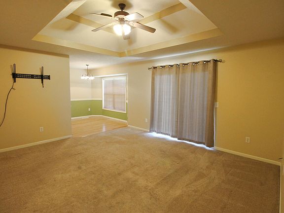 2nd image of 102 W Willowridge Ln