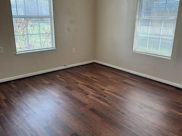 5702 Pine Ave — Photo 17