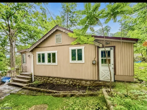 29 Ferris Ln, Jefferson Twp., NJ 07438