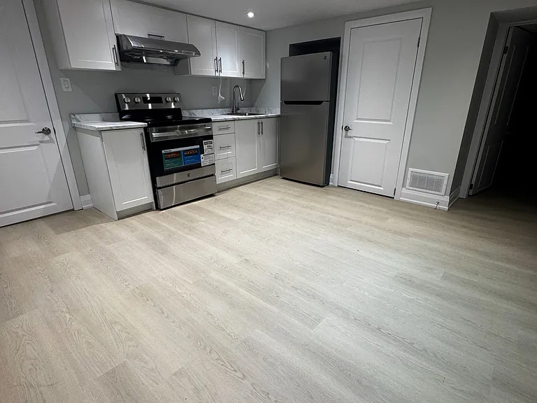 16 Almond Ave #BASEMENT — Photo 2