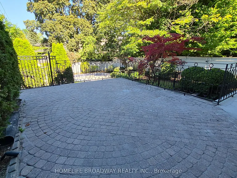 149 Dunvegan Rd — Photo 25