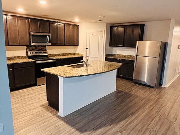 4th image of 244 Loadstar St