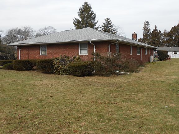 4th image of 777 Higbie Ln