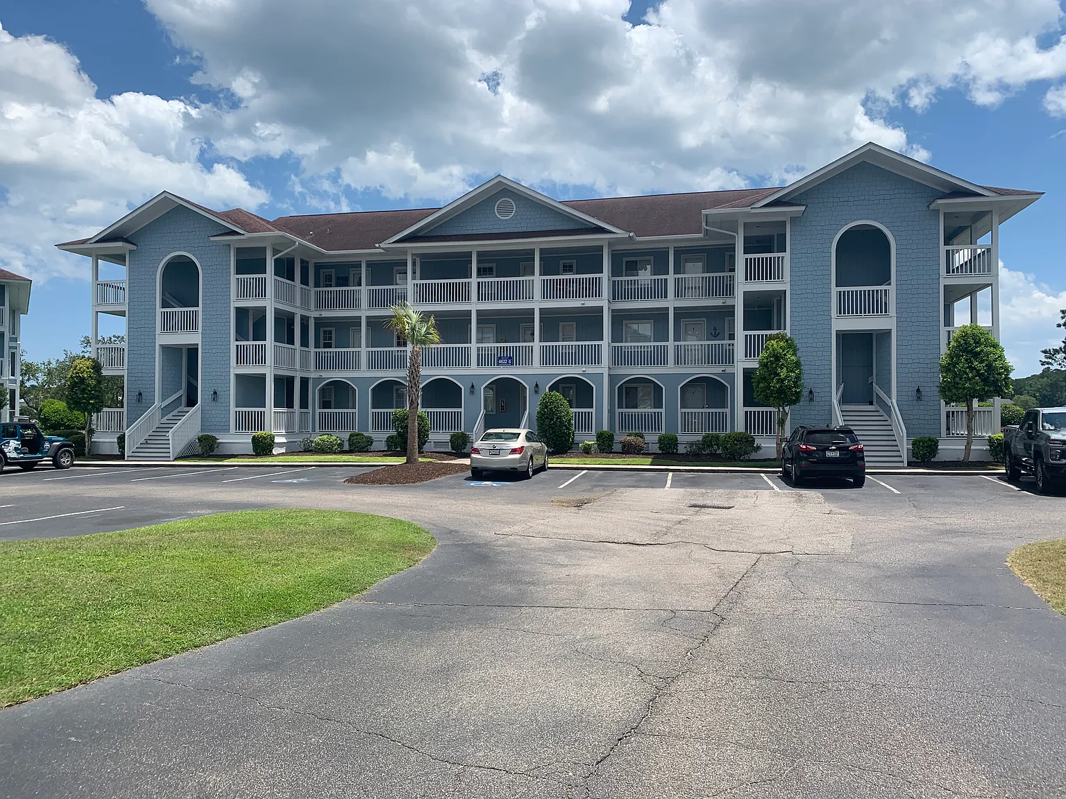 2 bed, 998 sqft, $1,700 — Photo 1
