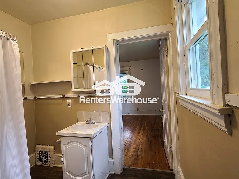 101 S 3rd St — Photo 10