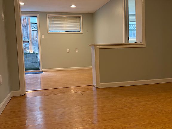 4th image of 2028 14th Ave W #B