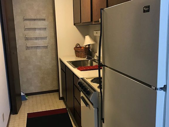 2nd image of 4895 Effingham Pl
