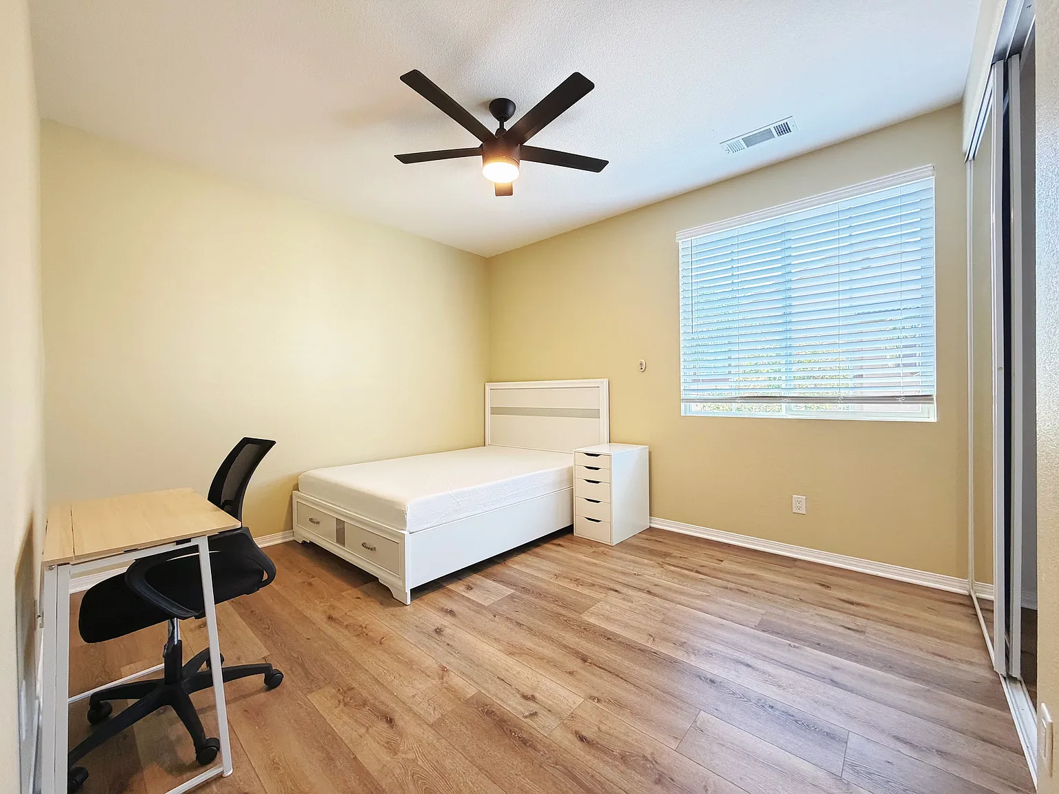 Snowberry Dr, Fontana — Photo 1