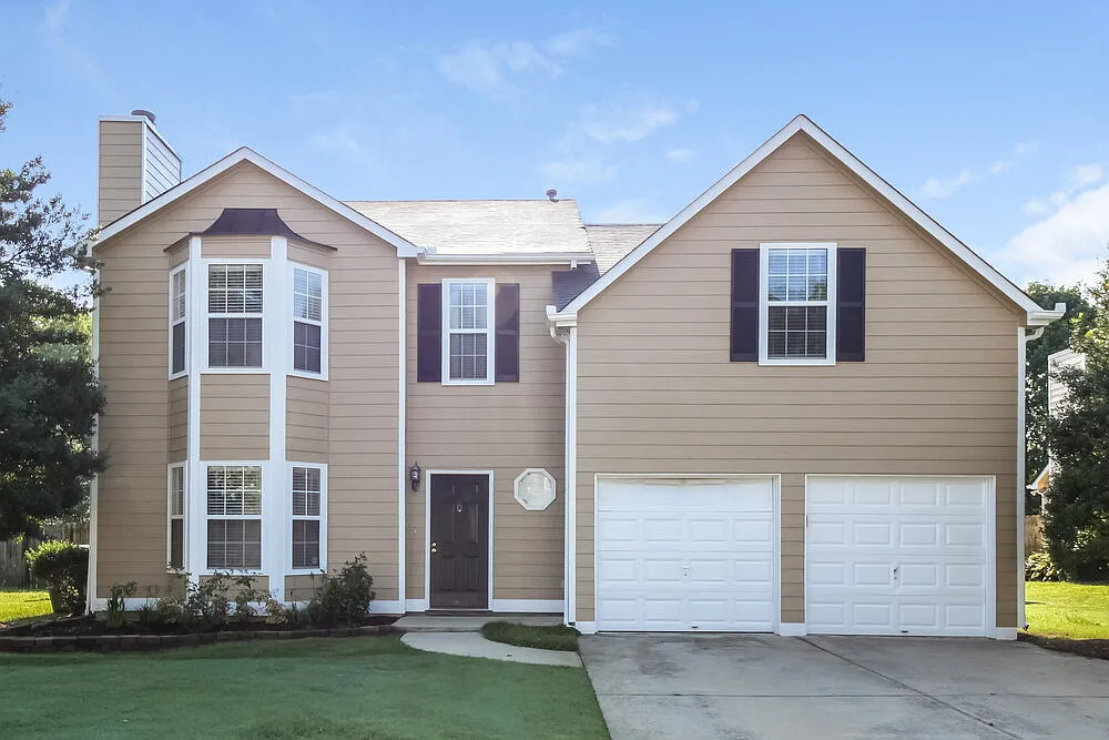 4 bed, 2.5 bath, 2082 sqft, $2,440 — Photo 1