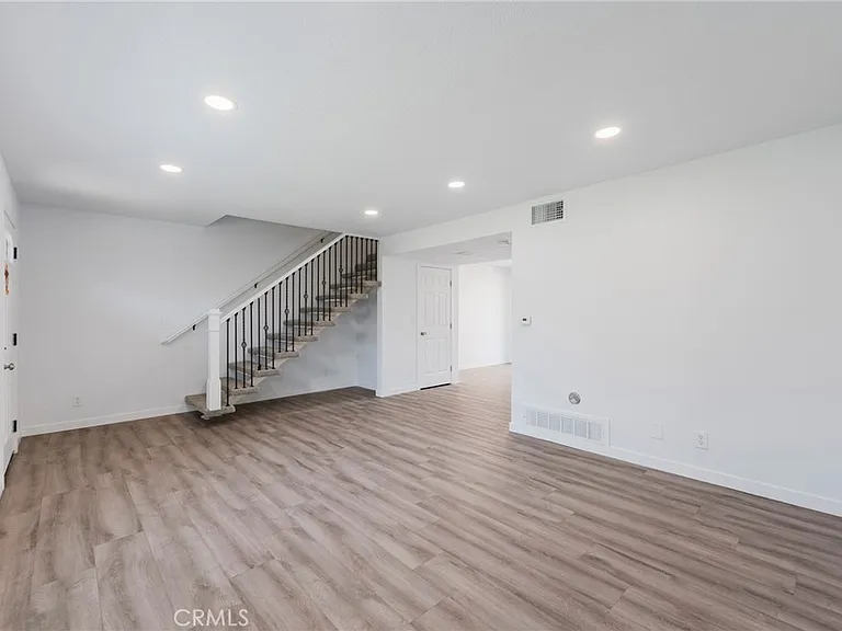 10062 Ellis Ave — Photo 5