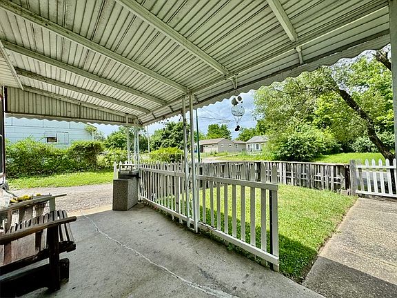 5th image of 4782 Gardendale Ave