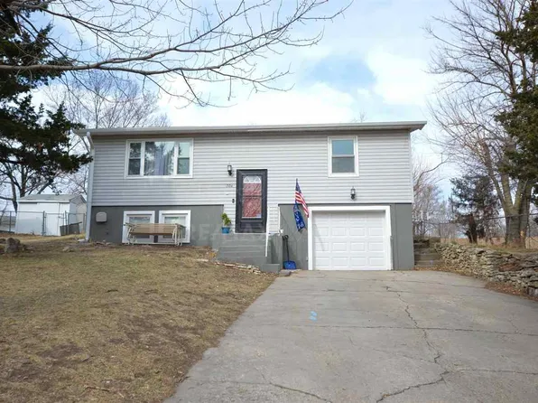 1324 Rockwell Dr, Junction City, KS 66441