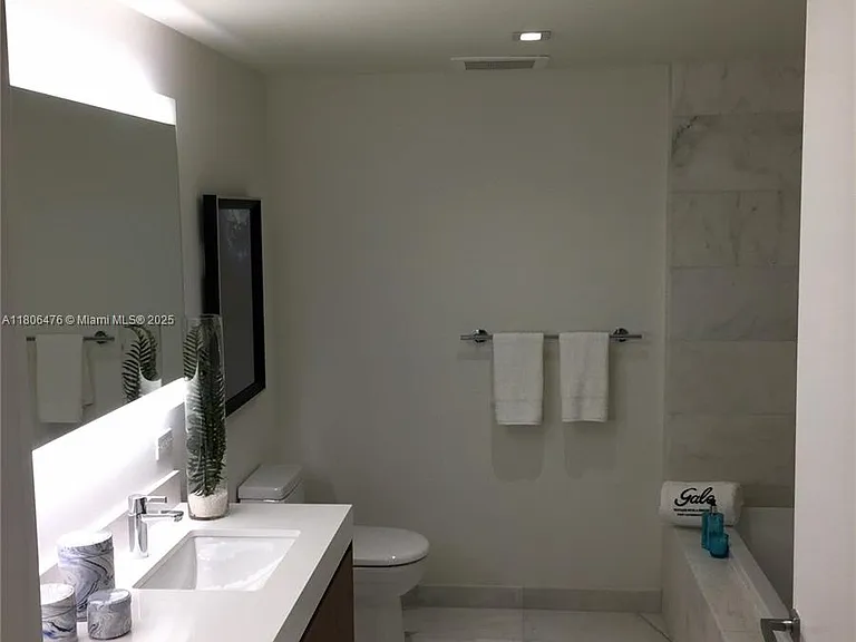 401 N Birch Rd #505 — Photo 8