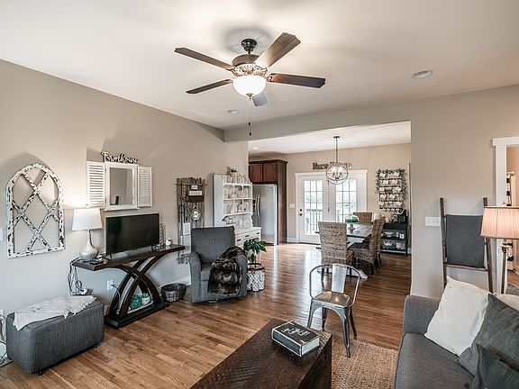 4th image of 107 N Carson Ct