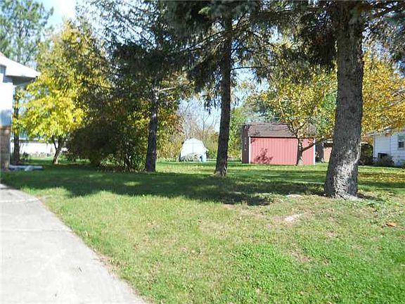 4th image of 10 Vincennes Dr
