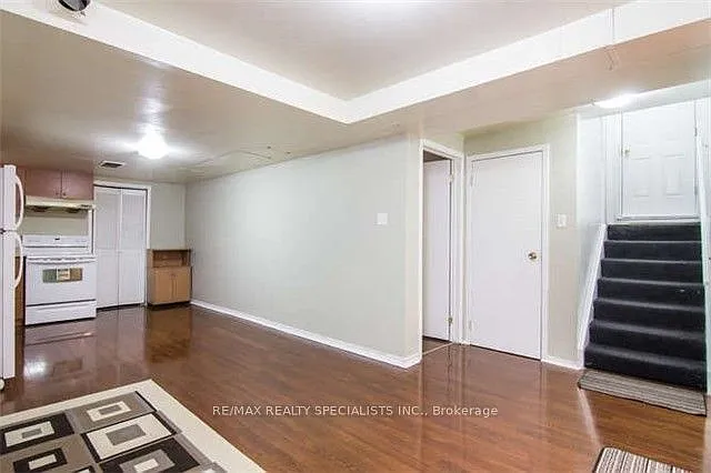 10 Treepark St #MAIN 2ND — Photo 14