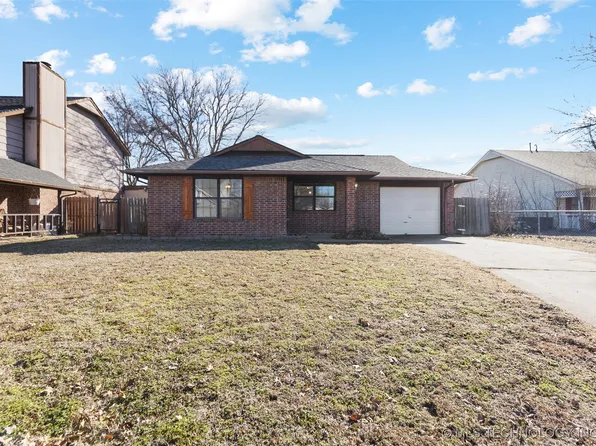 2002 S Cherokee Pl, Claremore, OK 74019