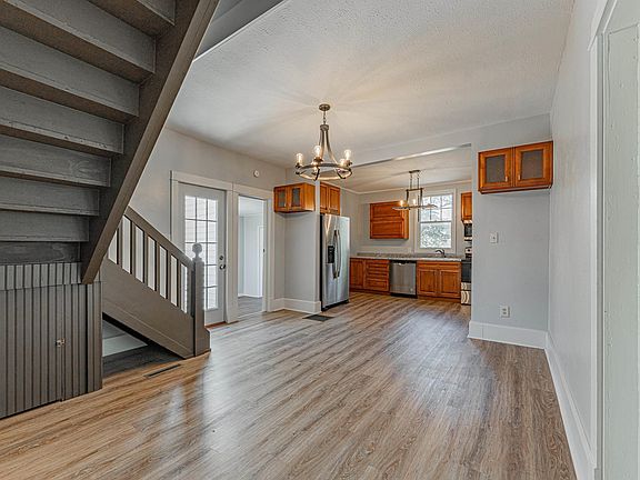 5th image of 209 W Logan St