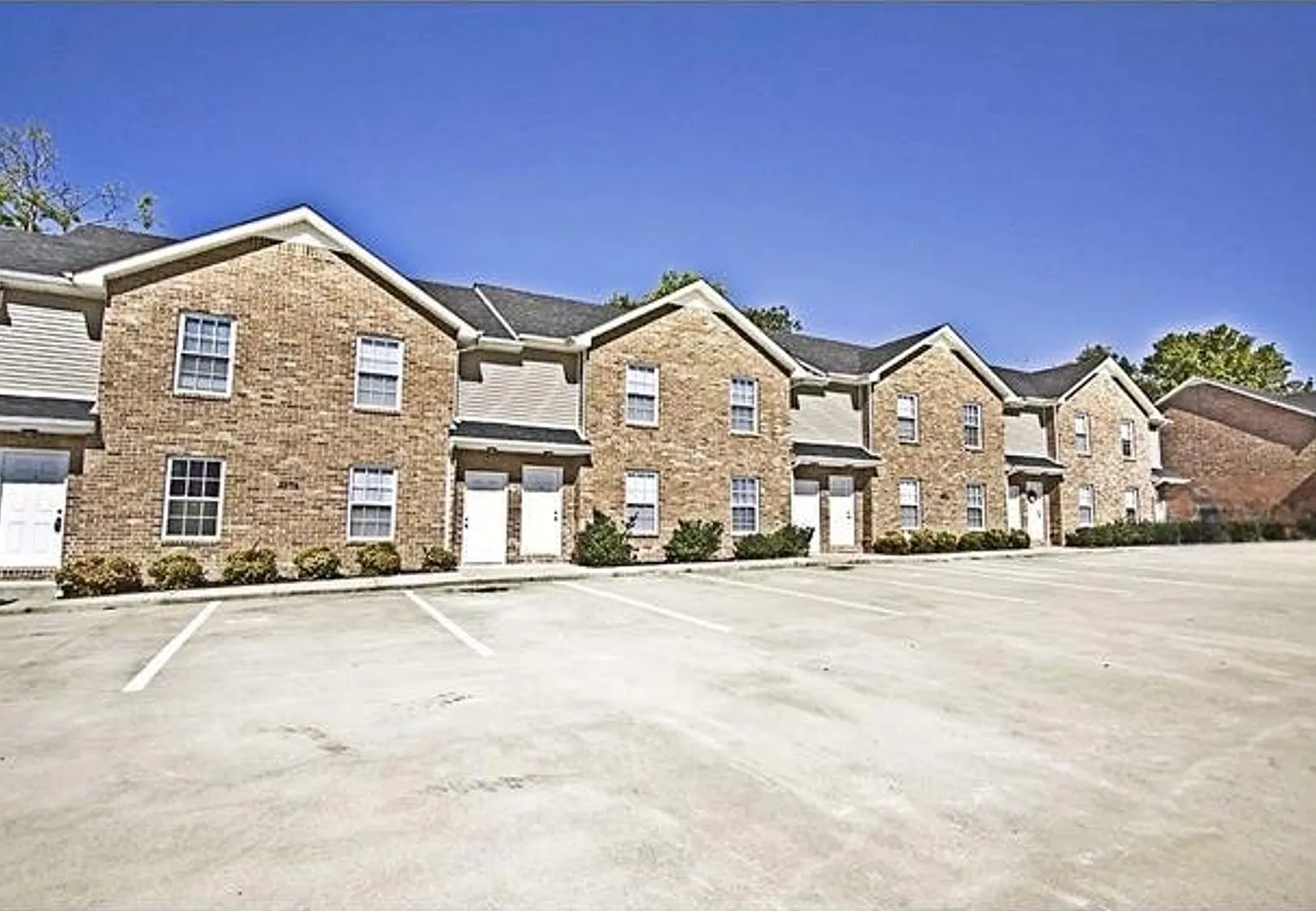 2 Bedroom 1.5 Bathroom Townhome — Photo 2