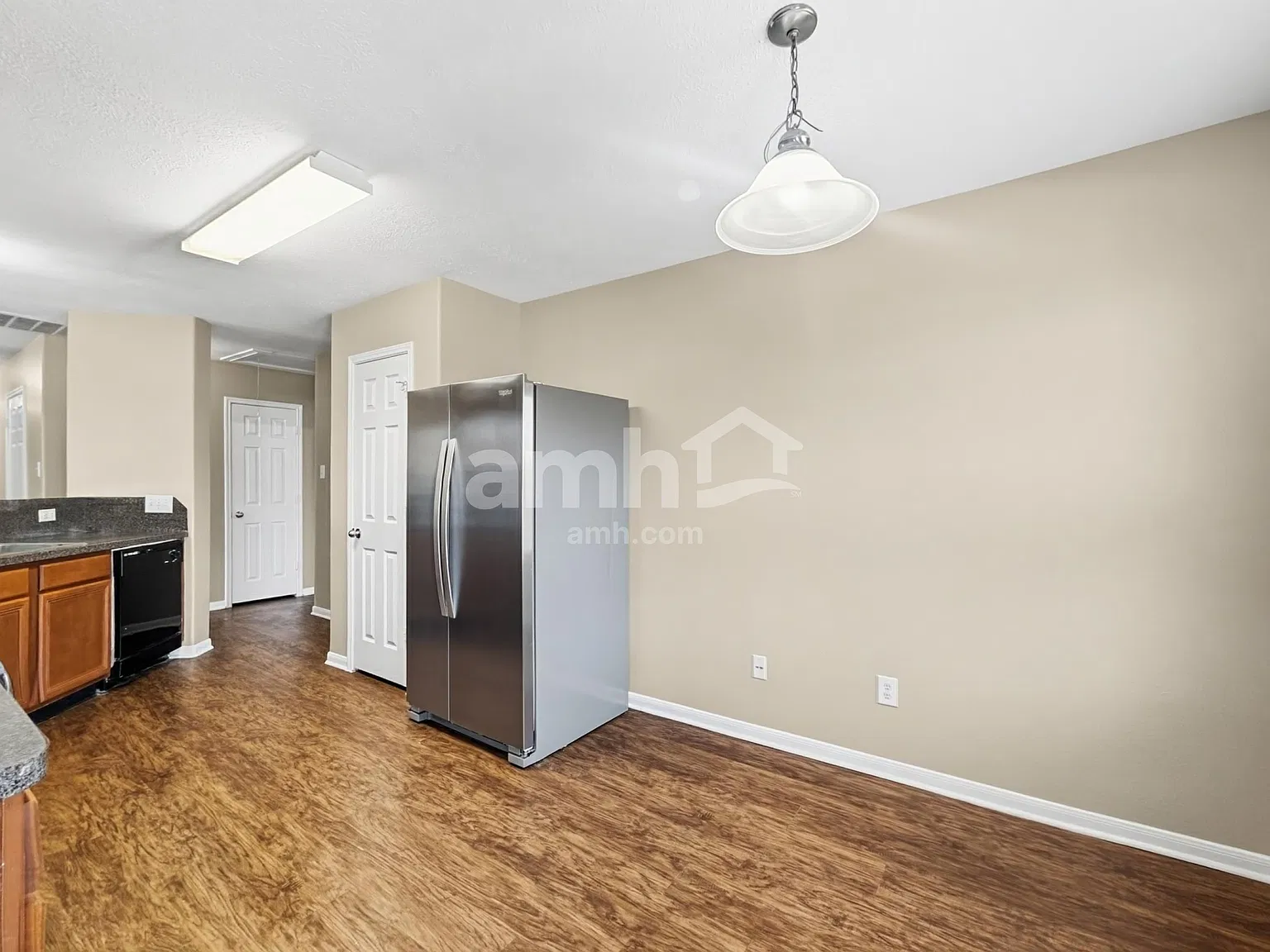 3 bed, 2.0 bath, 1810 sqft, $1,960 — Photo 4