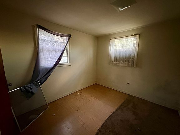 5th image of 605 W Price St