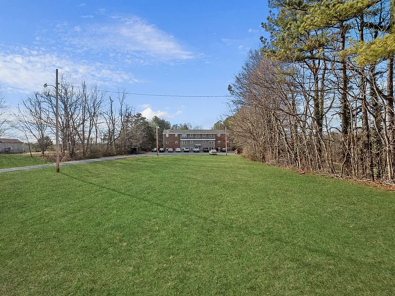 South Garden Apartments — Photo 4
