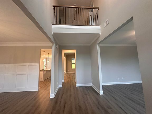 3rd image of 205 Windsor Drive #Wd224