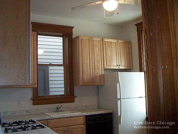 4th image of 2927 W Belmont Ave #2