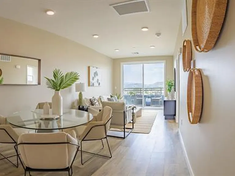 1316 E Grand Ave #201 — Photo 48