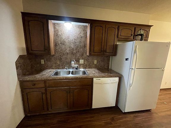 4th image of 219 Skylark Ct