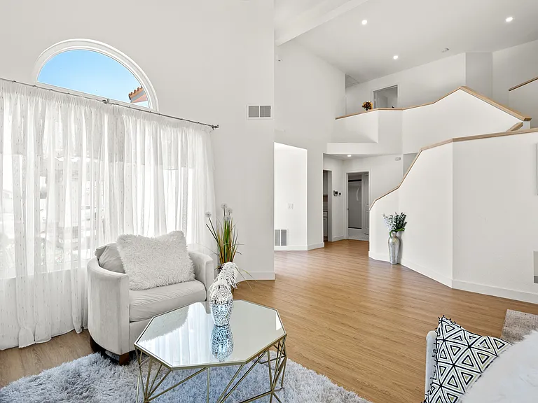 Crestlake Ln — Photo 6
