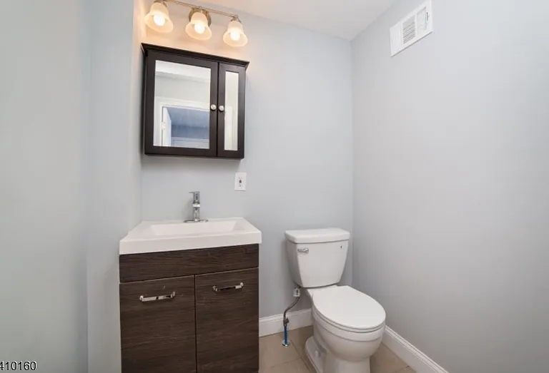 372 E Blackwell St — Photo 7