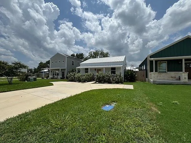 225 Western Ave — Photo 2