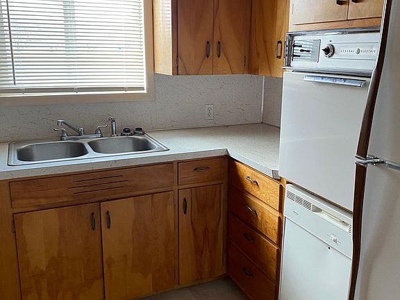4th image of 1119 E 2nd St #1119
