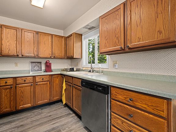 3rd image of 529 N Dyer Park