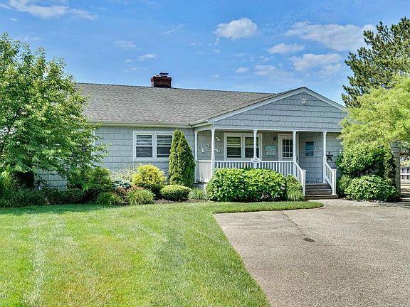 2nd image of 1738A Bay Isle Dr