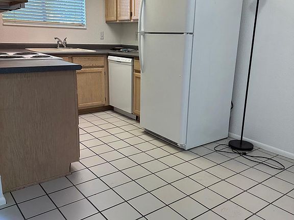 5th image of 1030 E Quail Vista Ct
