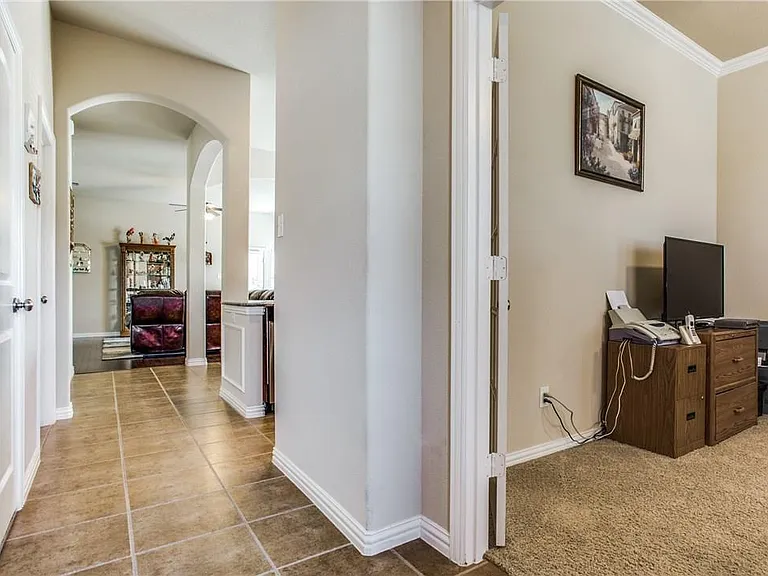 941 Lake Worth Trl — Photo 3