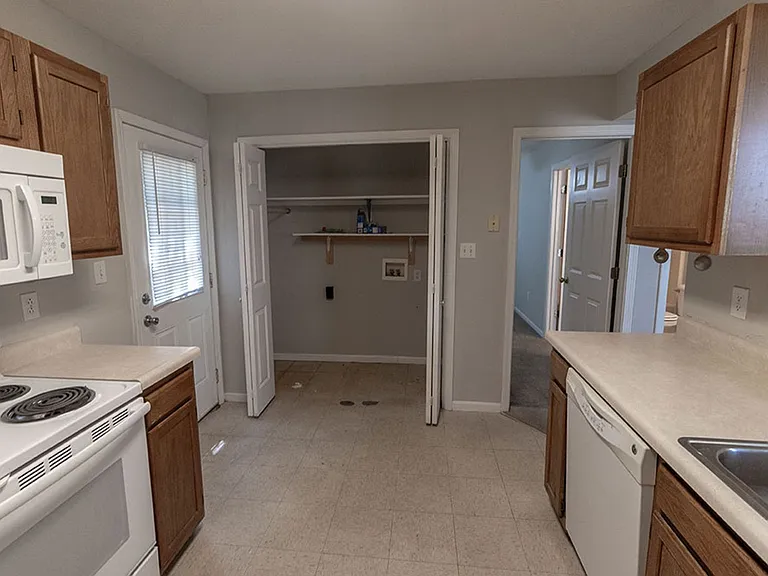 5567-5569 E Pinehurst Ln — Photo 17