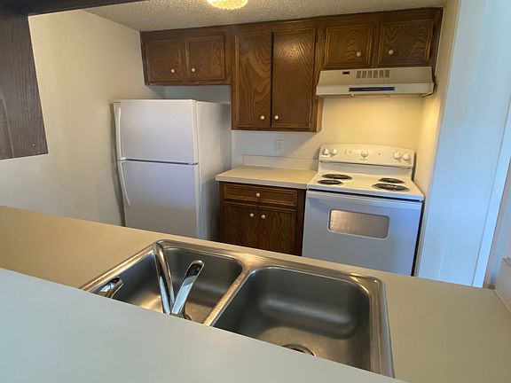 3rd image of 1505 N Locust St #12