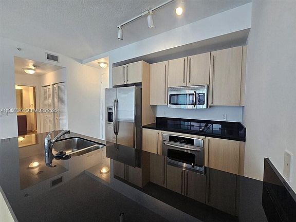 5th image of 1111 SW 1st Ave APT 1422