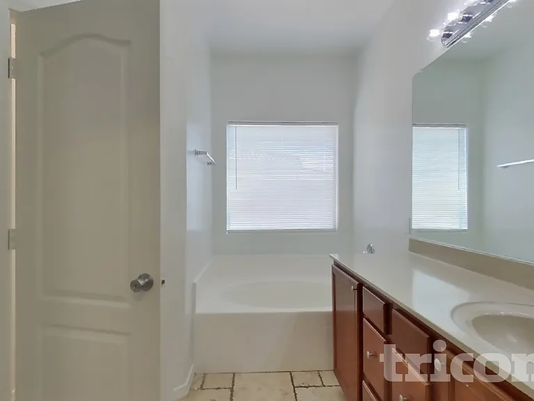 504 W Beautiful Ln — Photo 9