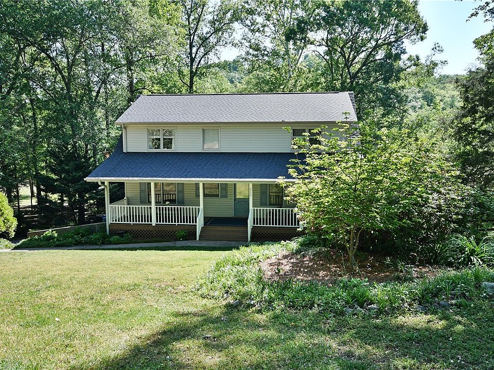 1st image of 215 Riverside Dr